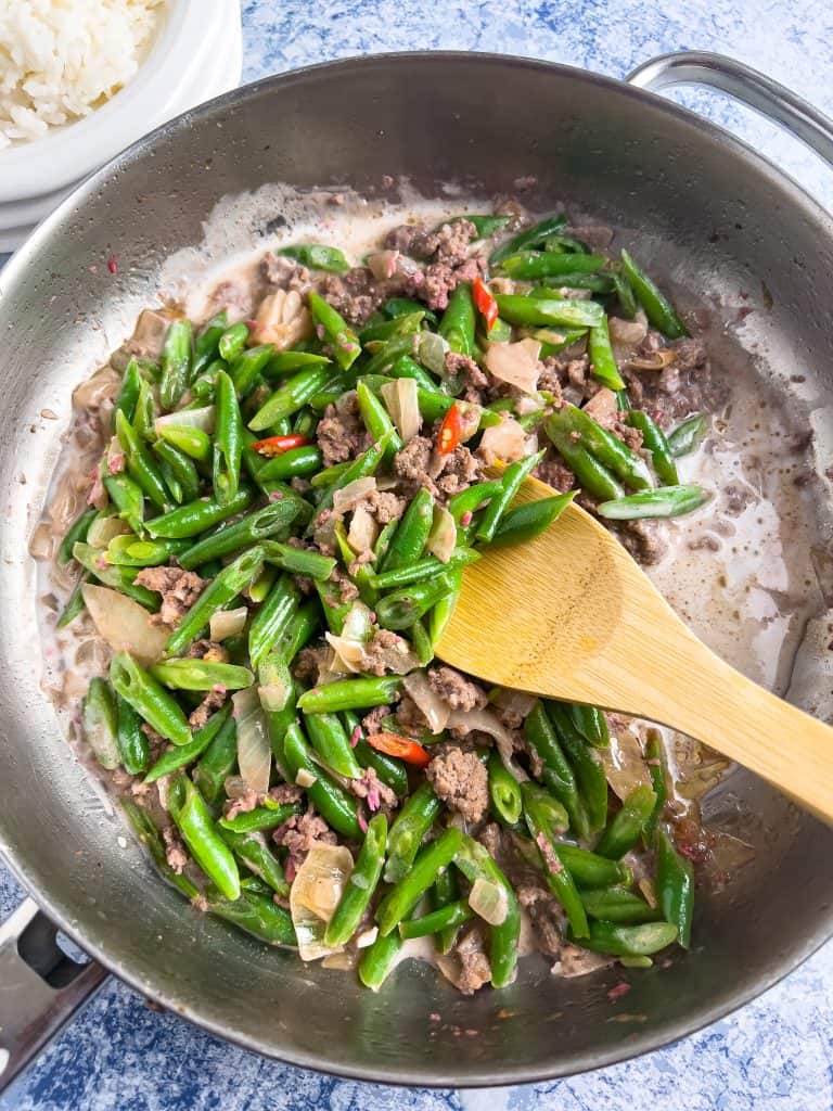 Finish dish of green beans gising gising in a skillet.