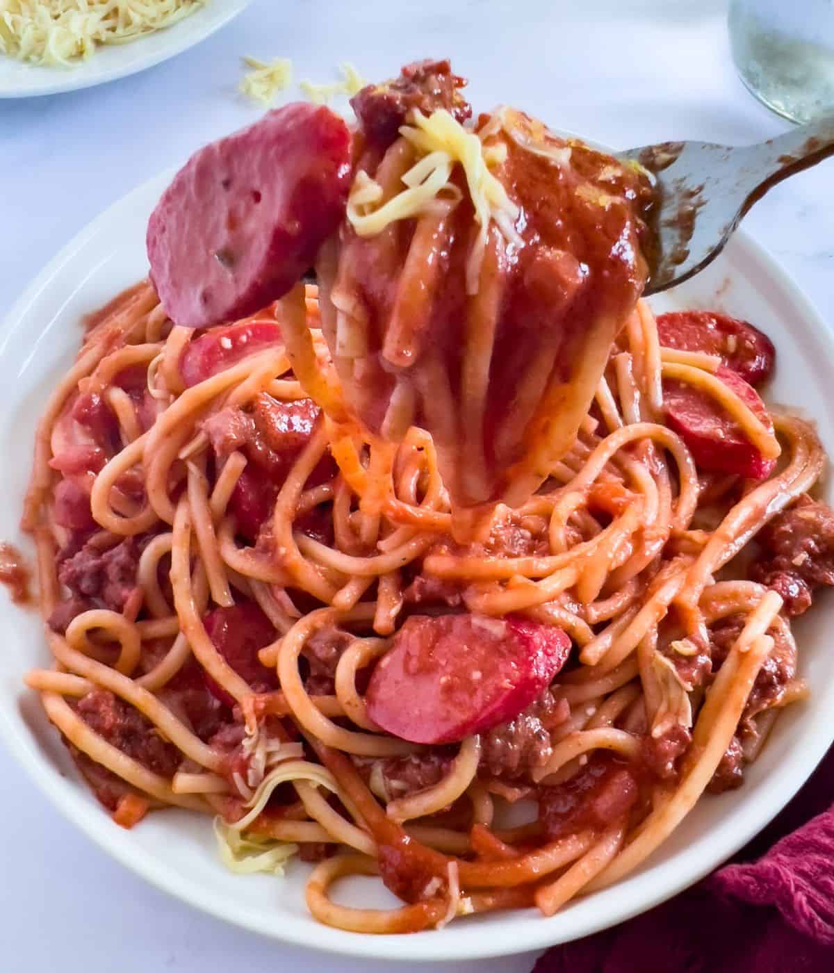 Filipino-style spaghetti with a fork.