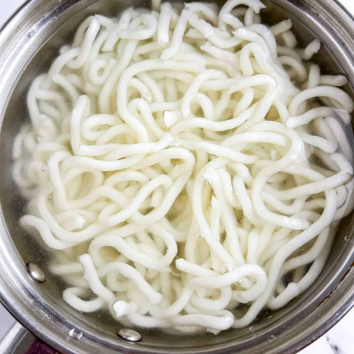 Preparing udon noodles.