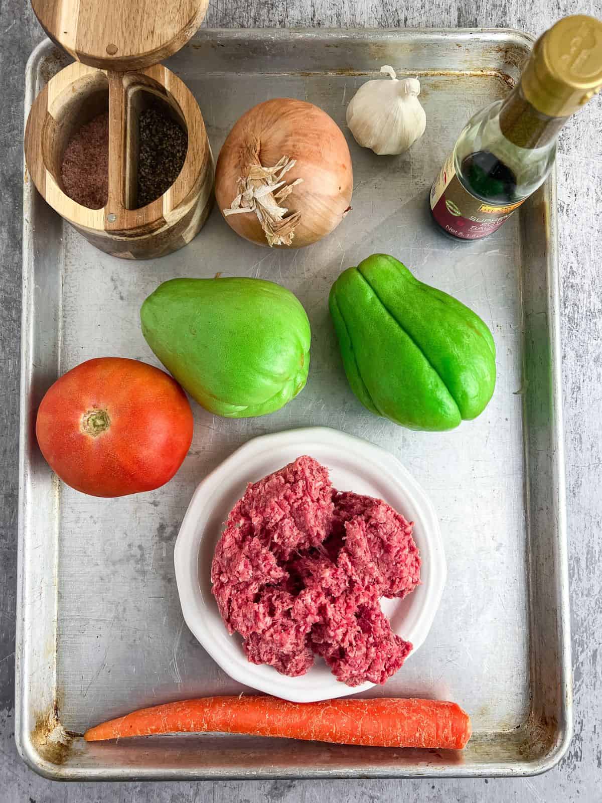 Ingredients to dinisang sayote.