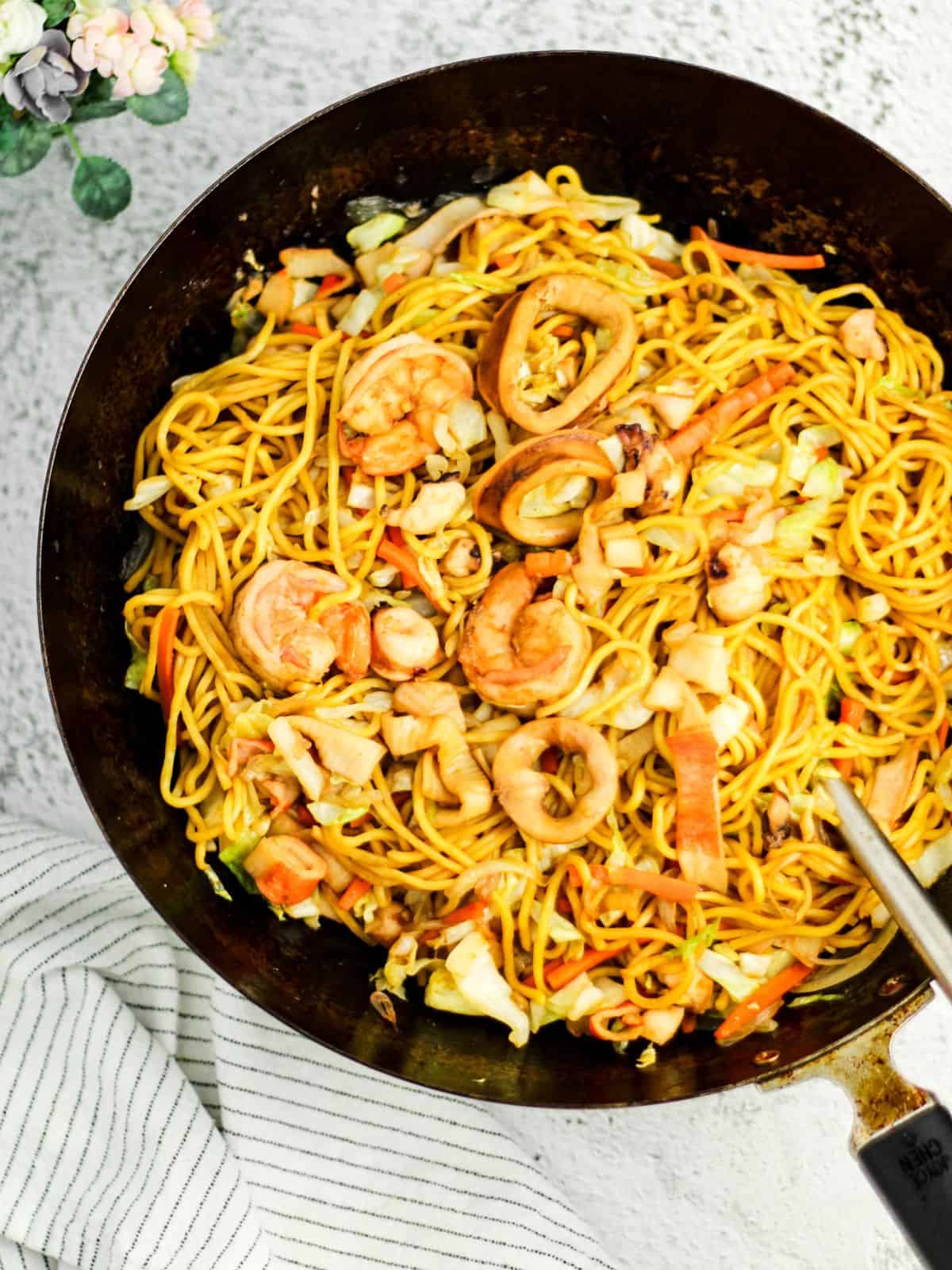 Pancit canton with seafood in a wok.